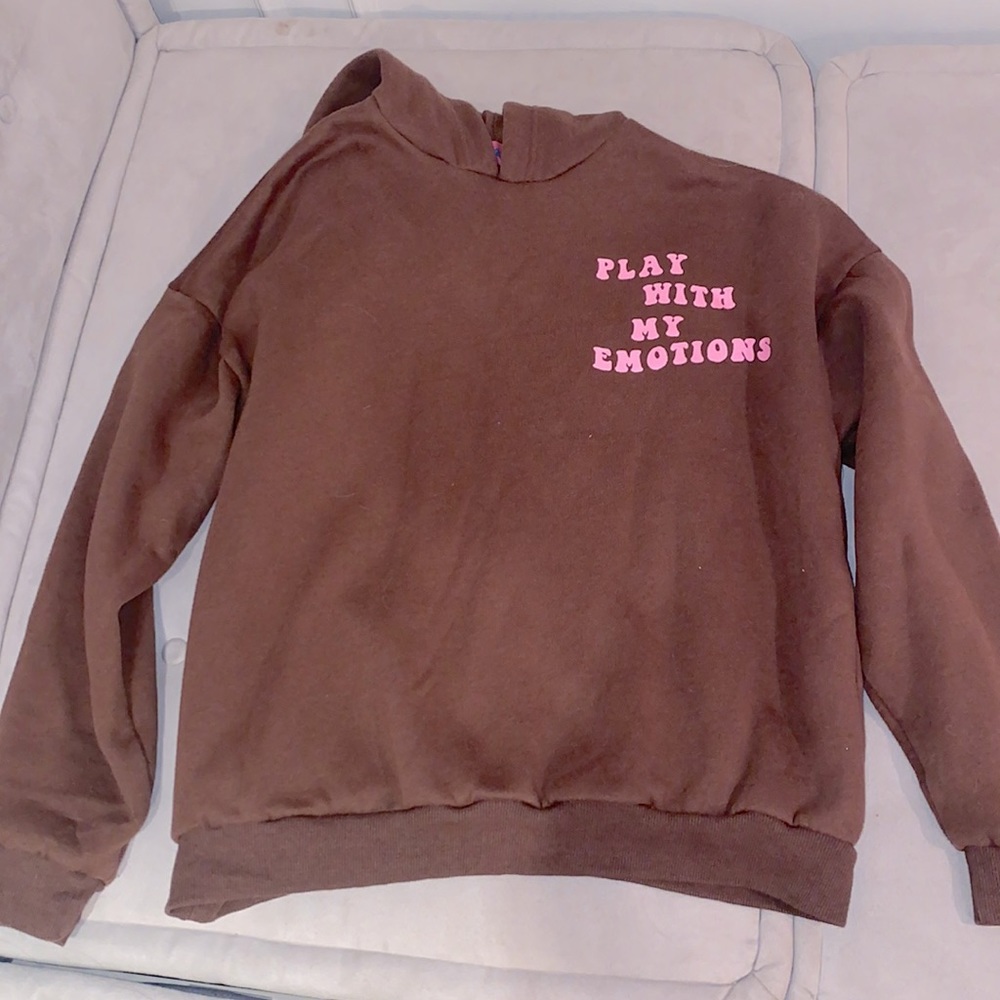 Play with my emotions edikted sweatshirt in brown. Size: medium🤎🤎